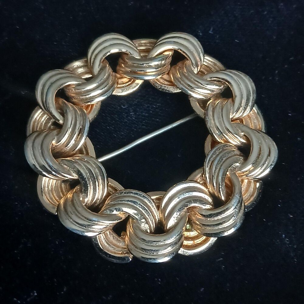 Vintage Monet Gold Wreath Brooch